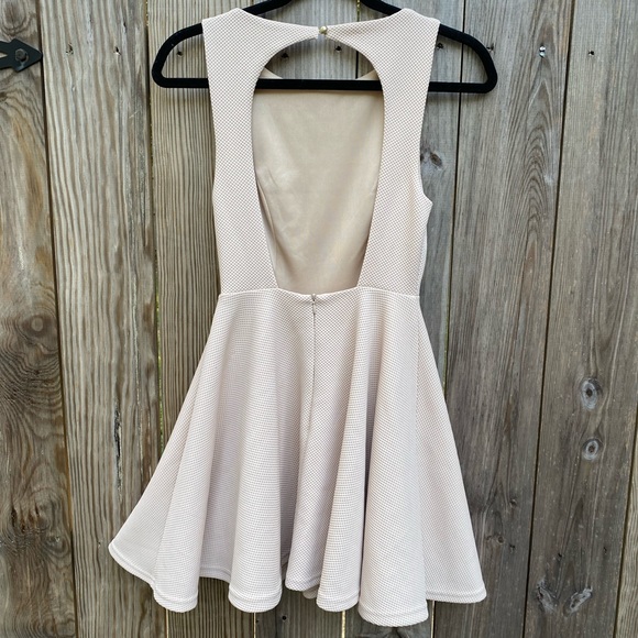 LULU’S Backless Fit n Flare Dress size XS - Picture 2 of 6